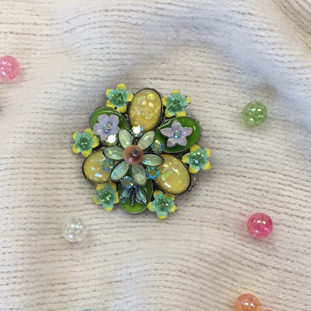Beautiful Vintage Brooch Yellow and Green